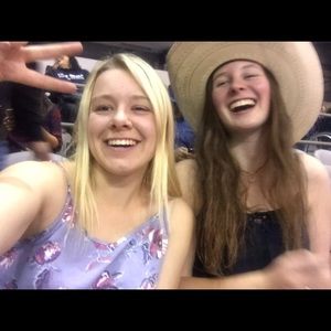 Meet your Posher, Olivia